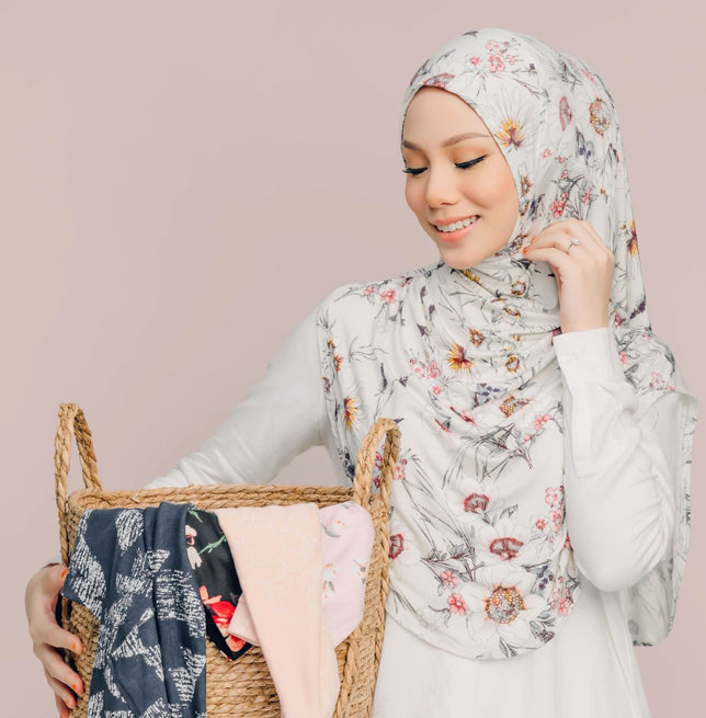 TudungPeople - Safaa Nour - Your fav lazy collection is refreshed with a new slip on instant! Made of baby soft cotton lycra, this lightweight ironless collection comes in plains and prints