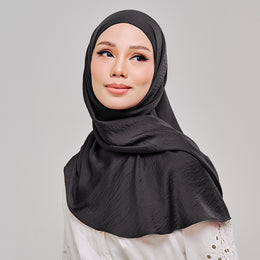Niya Satin 2.0 in Black