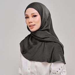 Niya Satin 2.0 in Charcoal