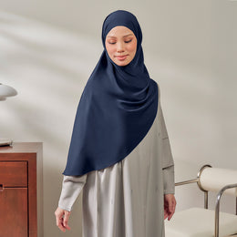 Mina Khimar in Navy