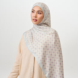 Niya Neu in Celeste