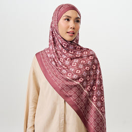 Niya Neu in Plum