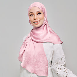 Niya Satin in Bubblegum