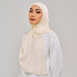 Niya Satin in Vanilla
