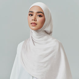 Leia in Whitelily